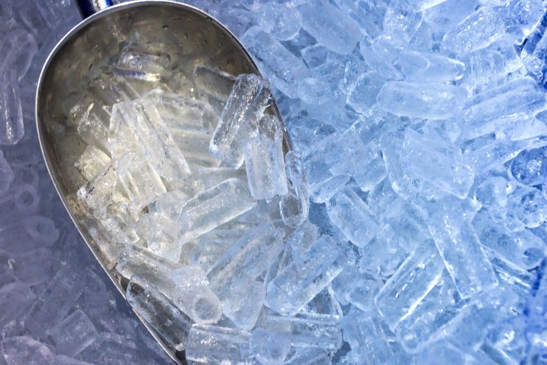 TikToker warns about moldy commercial ice makers