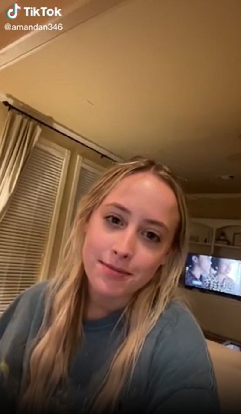 Screengrab from @amandan346's video,