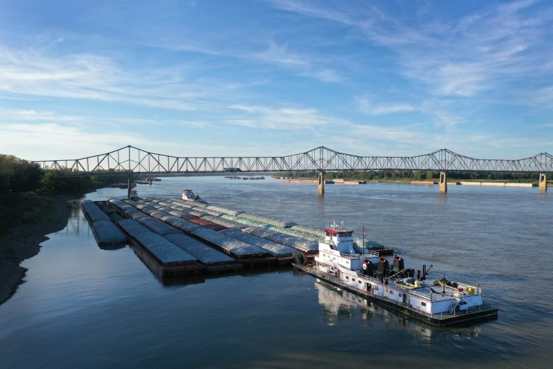 tug pushes barges on the Ohio River