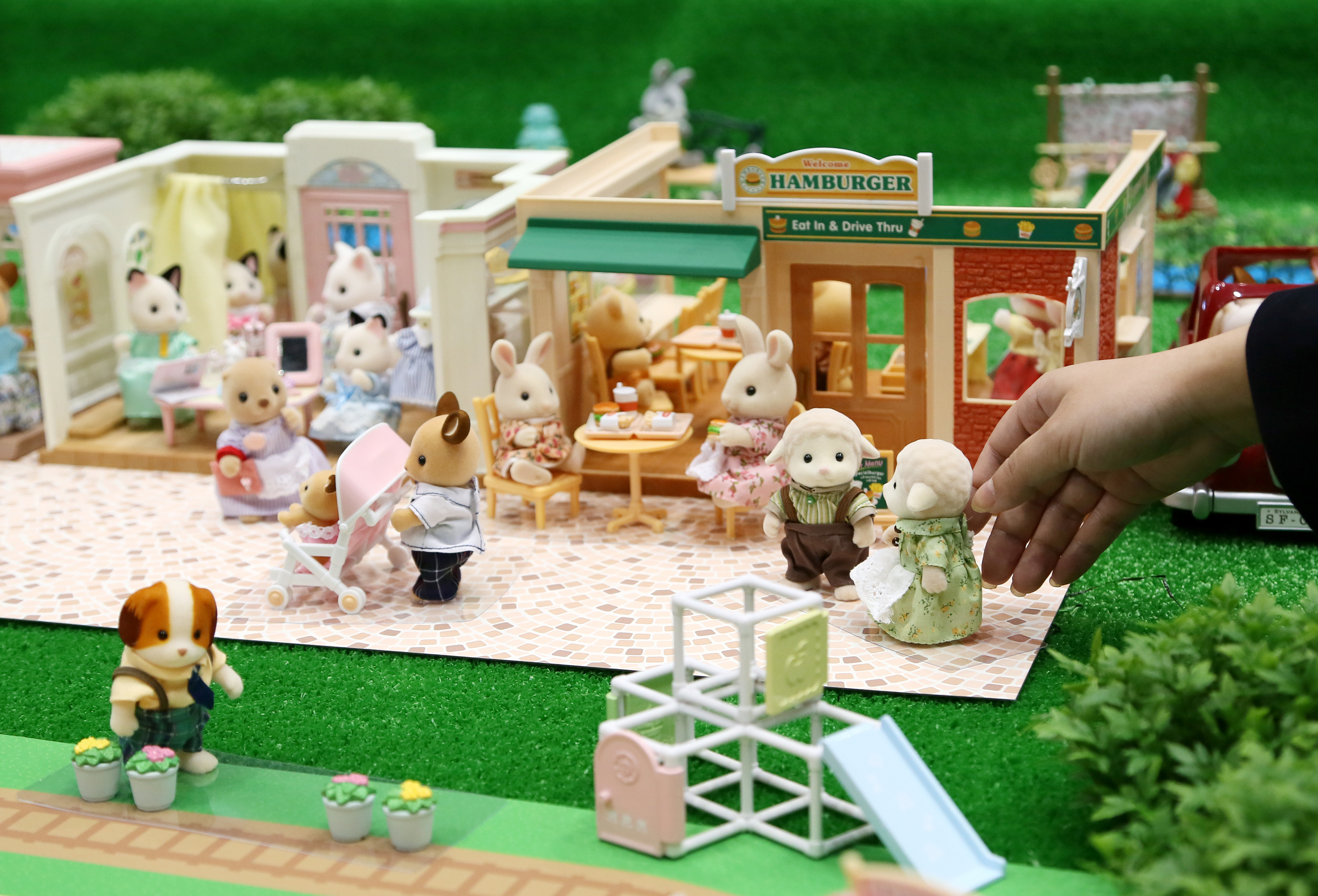Sylvanian Families Calico Critters Old Village School 