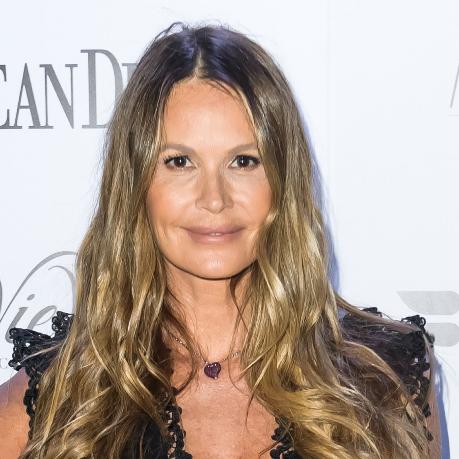 Elle Macpherson's Instagram, Twitter & Facebook on IDCrawl