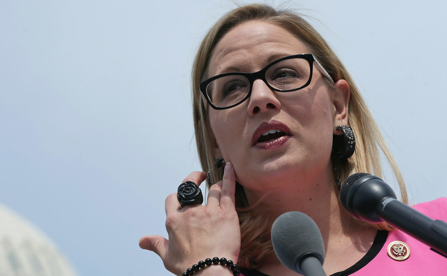 'Don't Touch Me': Kyrsten Sinema Confronted in Airport for Second Time This Month – Newsweek