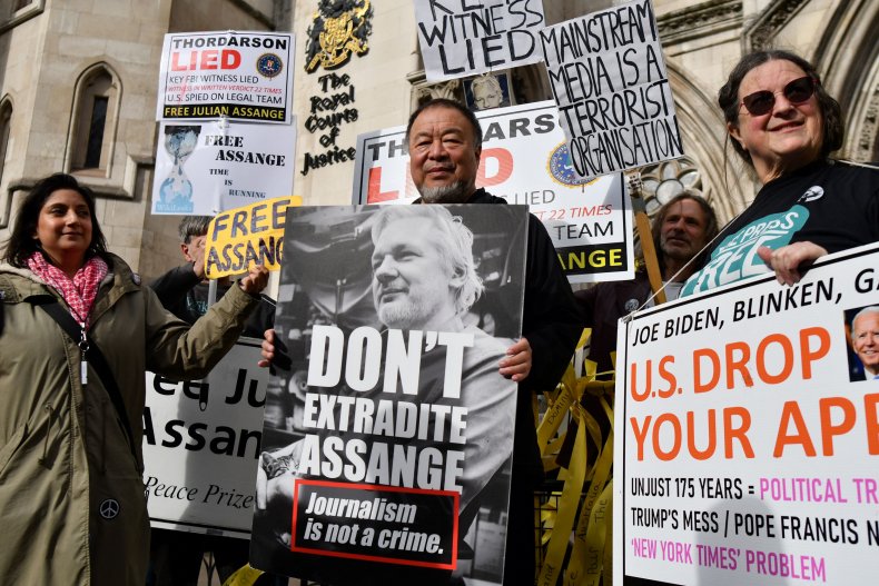 assange Ai Weiwei
