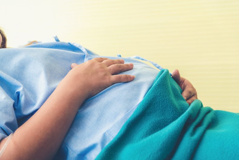 Woman says midwife rushed her labor