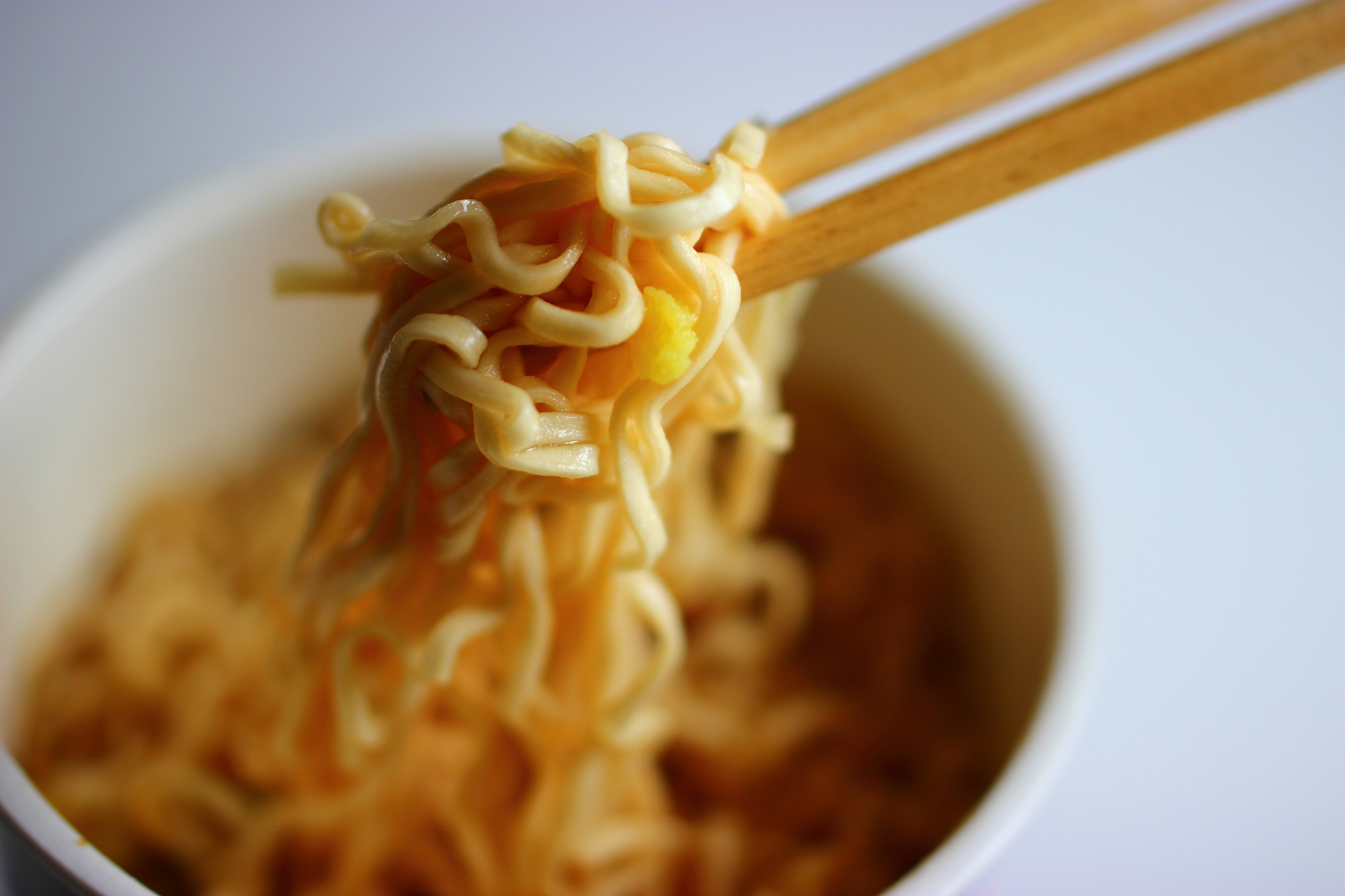 Кто придумал лапшу. Китайская лапша instant Noodle. Лапша Роллтон доширак. Лапша быстрого приготовления Noodles. Вермишель быстрого приготовления.