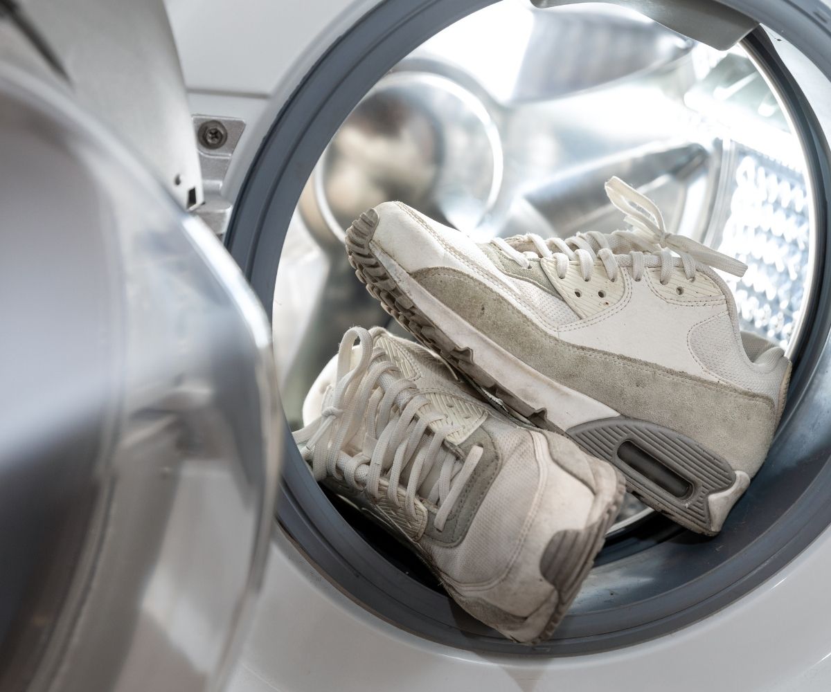 How to clean clearance white shoes in washer