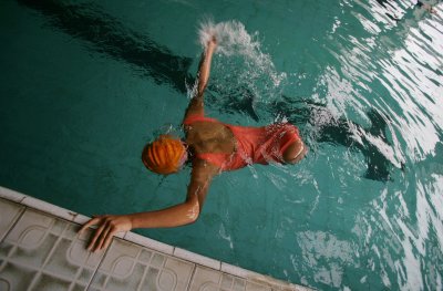 Inspirational Basketball Girl Continues Inspirational Swimming Journey