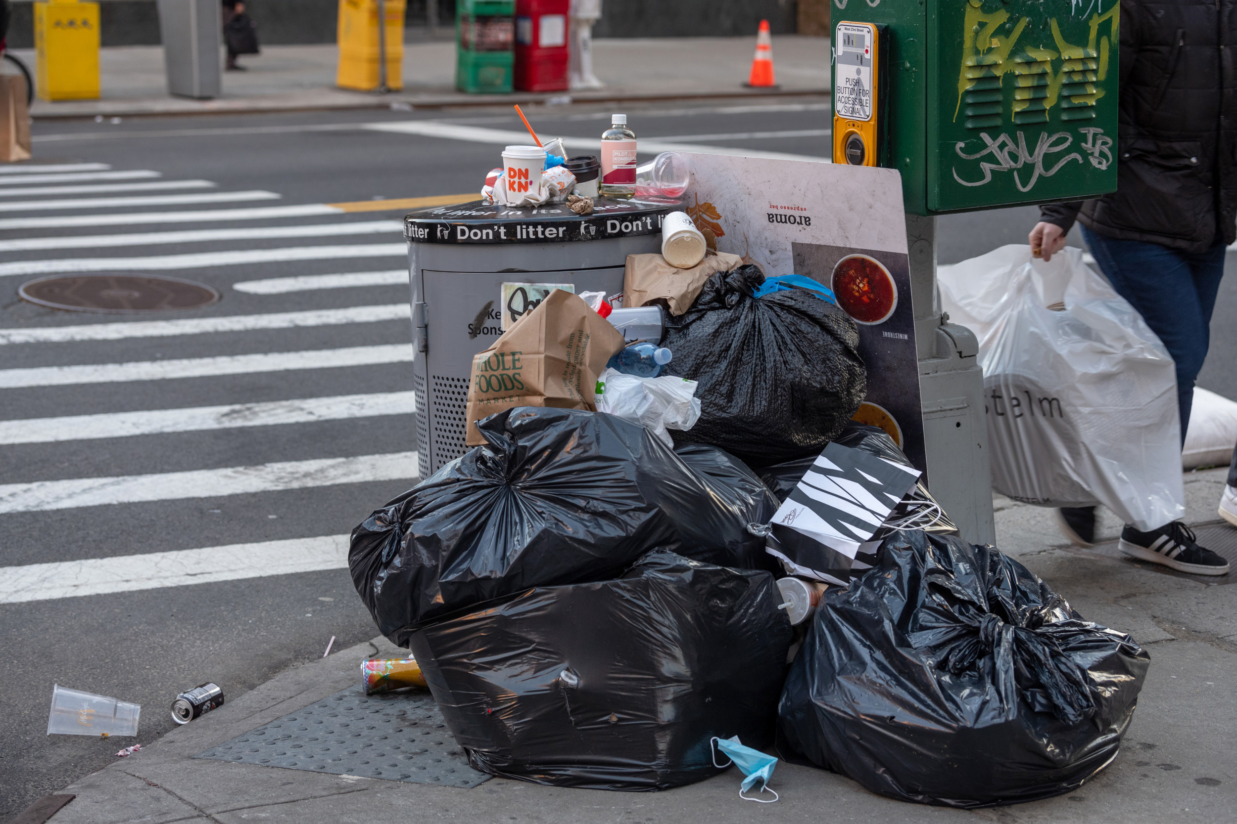 NYC Trash Pile-Up Caused By Vaccine Mandate, Says Sanitation Union ...