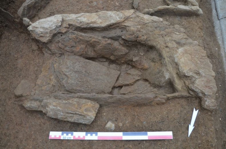 Tomb T5