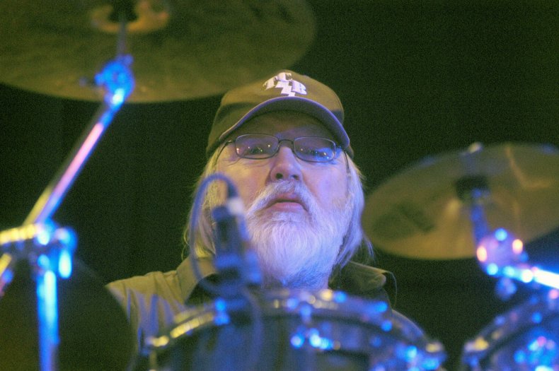 Ronnie Tutt drumming
