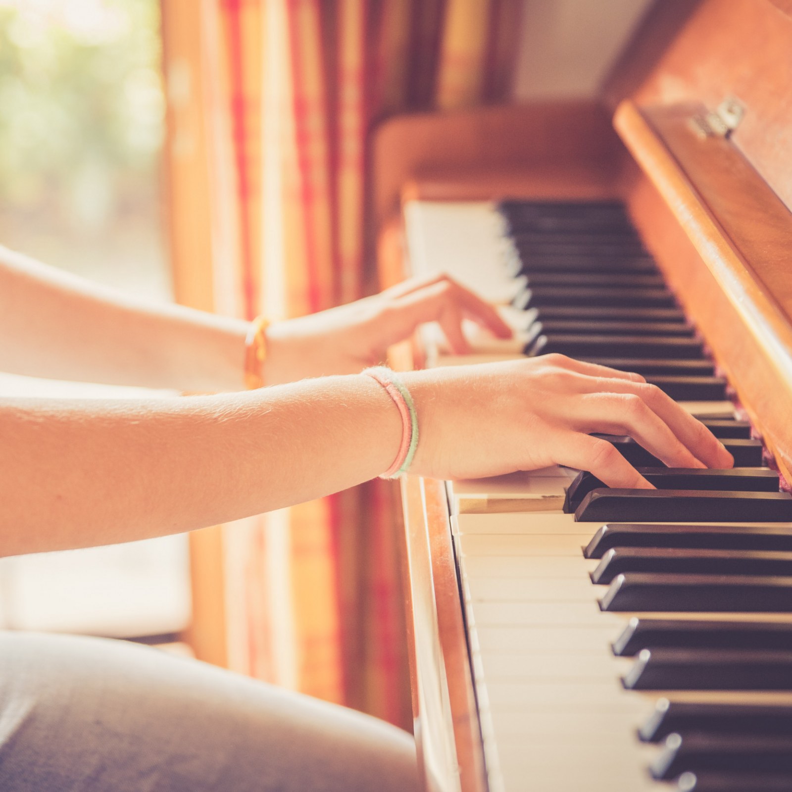 Woman Plays Piano for Grandpa, With Alzheimer's—His Is