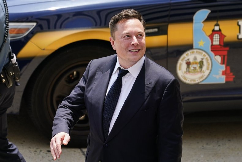 Elon Musk Leaves Justice Center