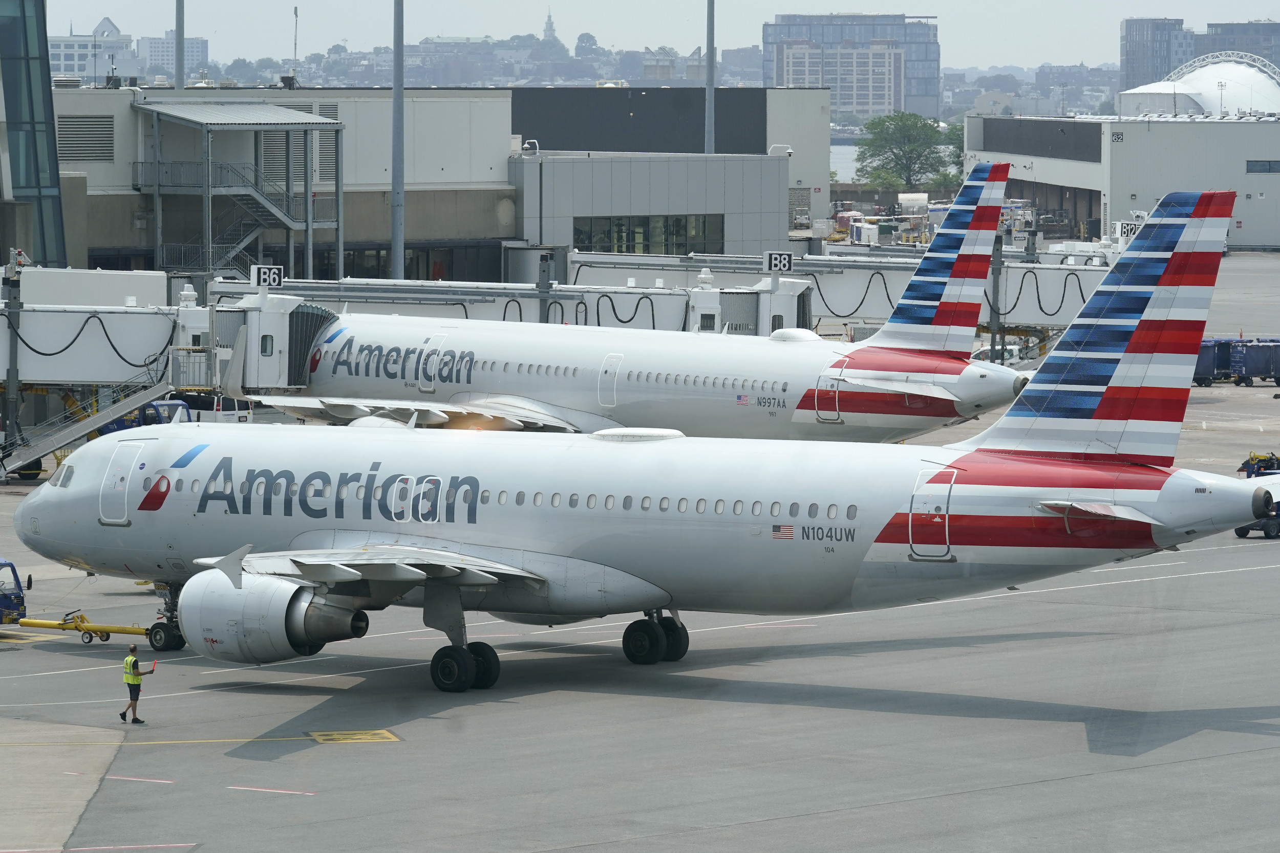 American Airlines Cancels Over 350 Flights, 4th Day of Woes Due to Staff Shortage