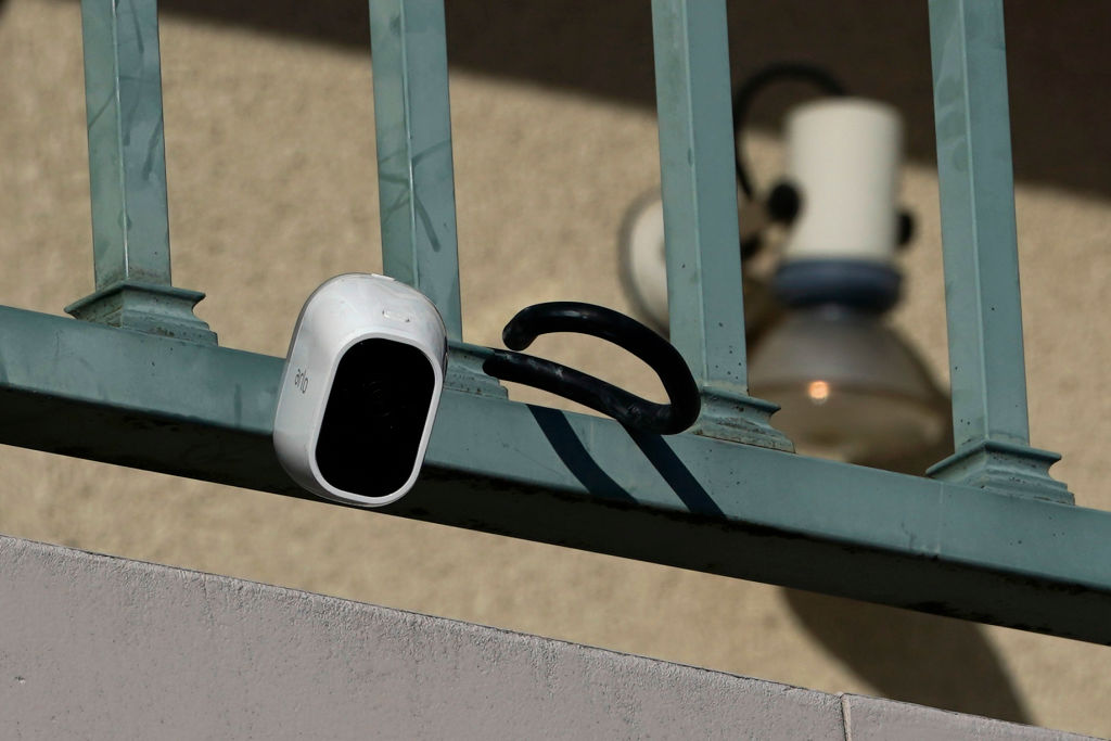 Viral Video Shows Man Allegedly Follow Woman Home With Zip Ties and Attempt to Break In