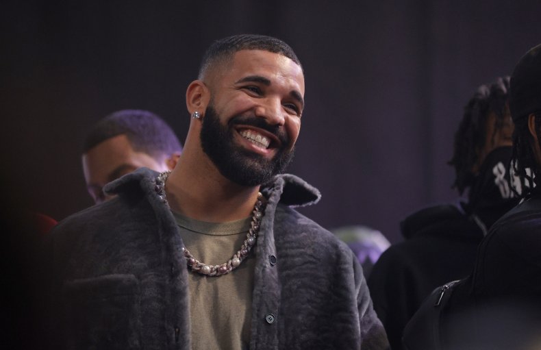 Drake appears at a rap battle.