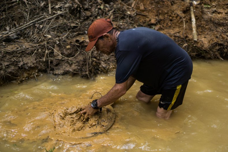  A subsistence gold miner in Antioquia
