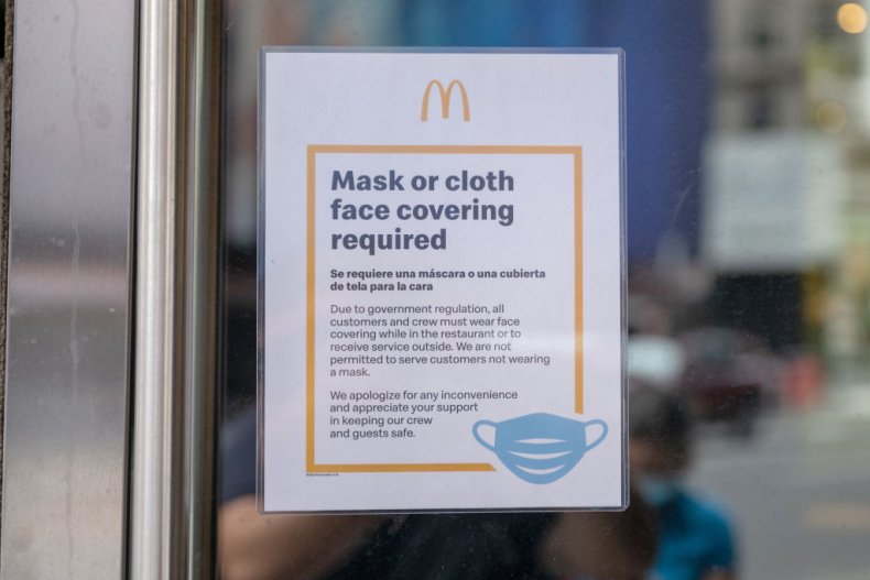 Man refuses to wear mask in McDonald's
