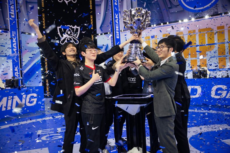 Edward Gaming With The Summoner's Cup