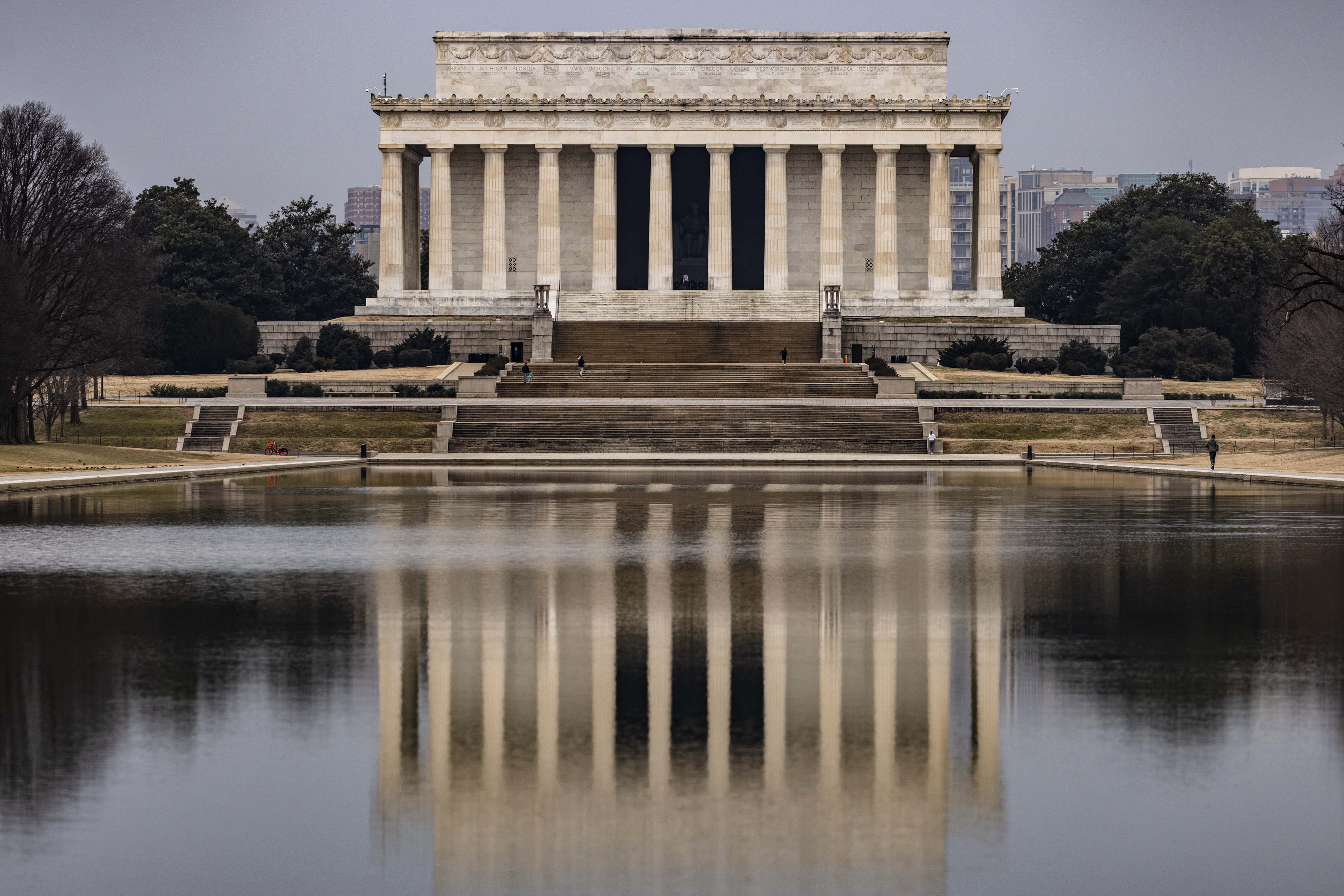 Person Found at Reflecting Pool in Washington D.C. With Gunshot Wound Airlifted to Hospital