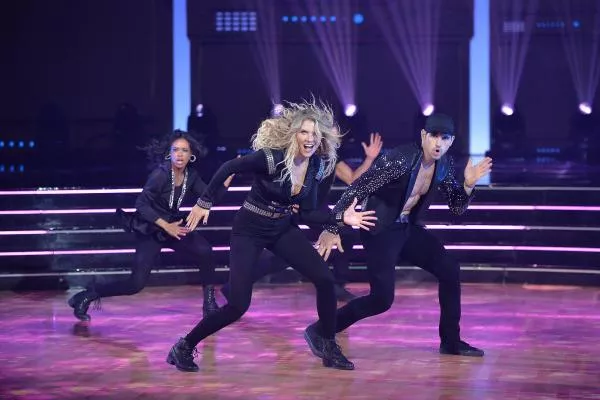 Dans med stjernerne amanda kloots