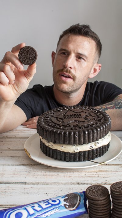 Joe Moruzzi with his giant Oreo cheesecake Joe Moruzzi with his giant Oreo cheesecake