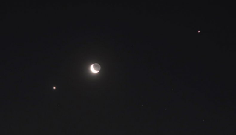 The moon aligns with Venus and Jupiter