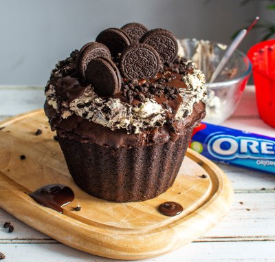 A giant Oreo muffin cheesecake A giant Oreo muffin cheesecake