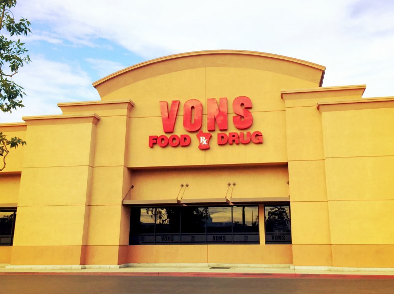 Vons supermarket mask stabbing
