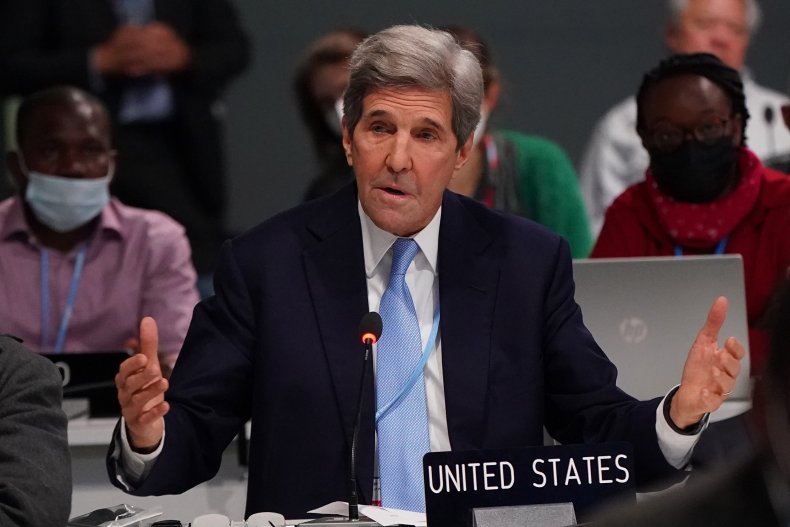 John Kerry talks to COP26 delegates