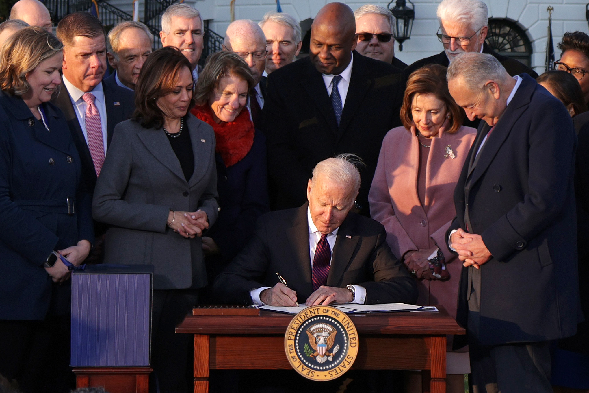 Biden signs bipartisan infrastructure bill