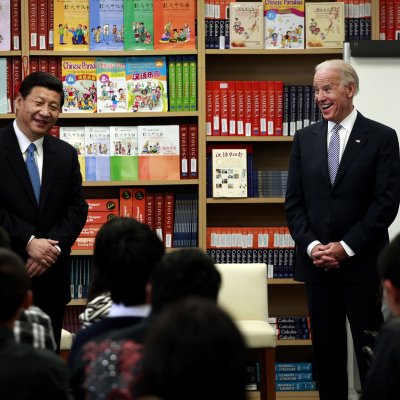 Biden meets Xi in 201113 Biden meets Xi in 201113