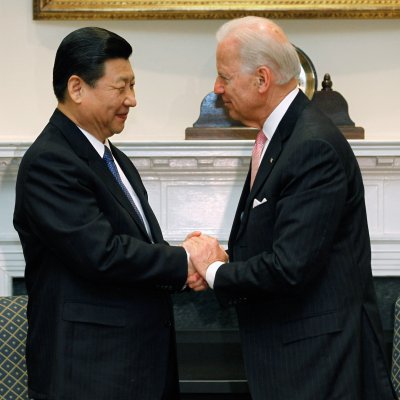 Biden meets Xi in 201113 Biden meets Xi in 201113