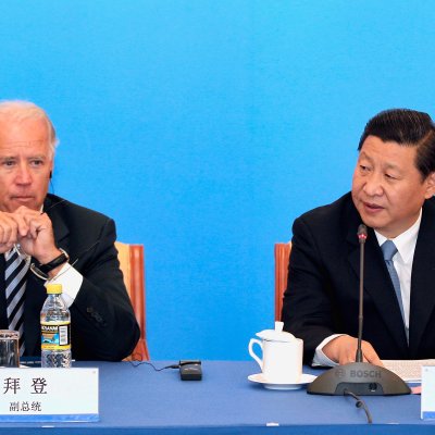 Biden meets Xi in 201113 Biden meets Xi in 201113