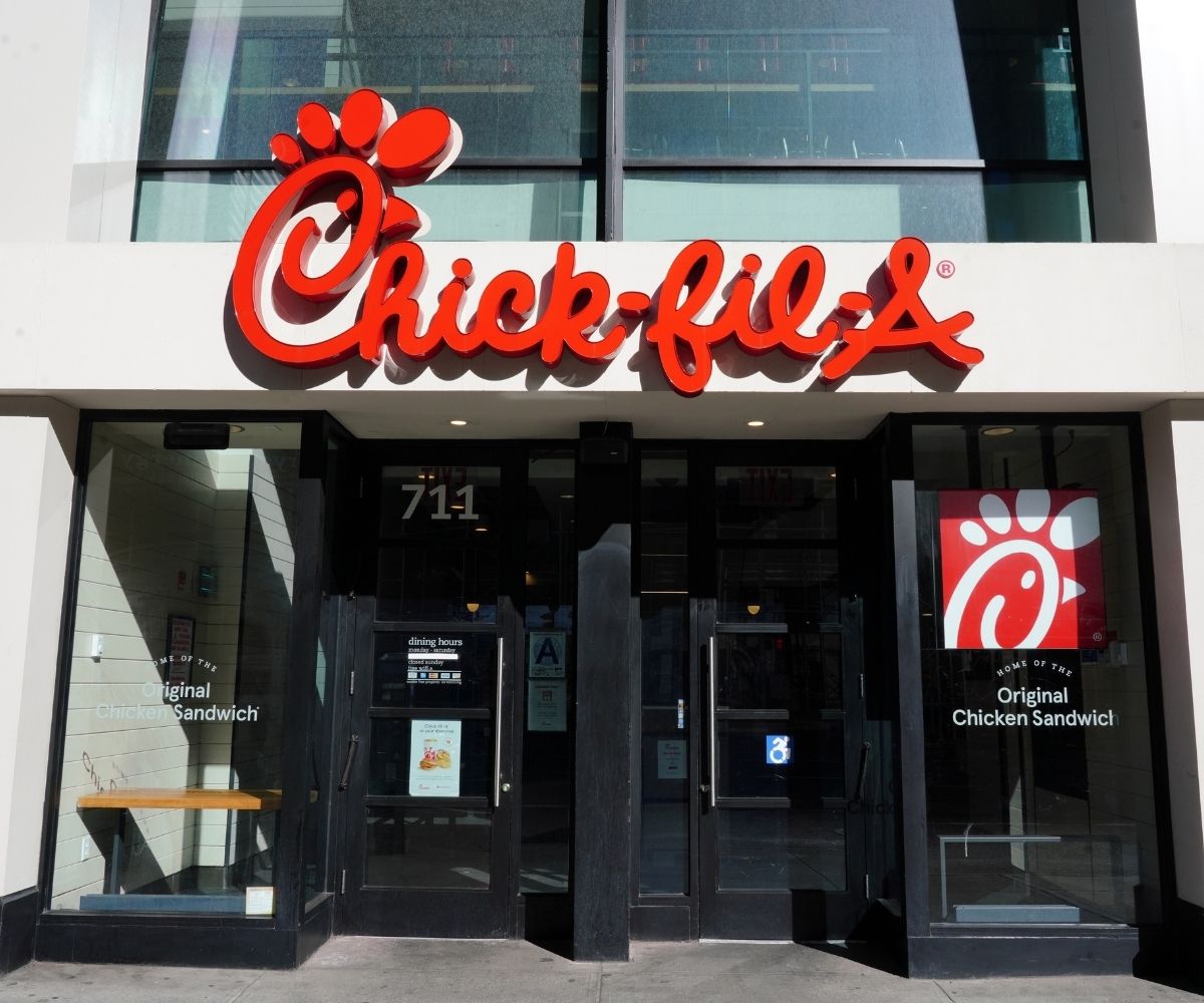 Is Applebees Open On Christmas 2022 Which Restaurants Are Open On New Year's Day 2022? Chick-Fil-A, Applebee's,  Red Lobster