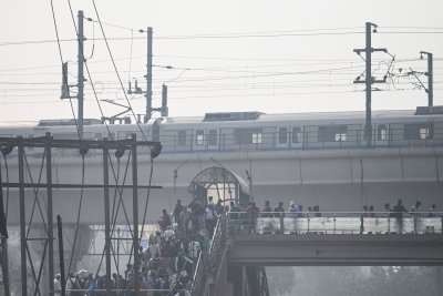 New Delhi shut down due to smog New Delhi shut down due to smog