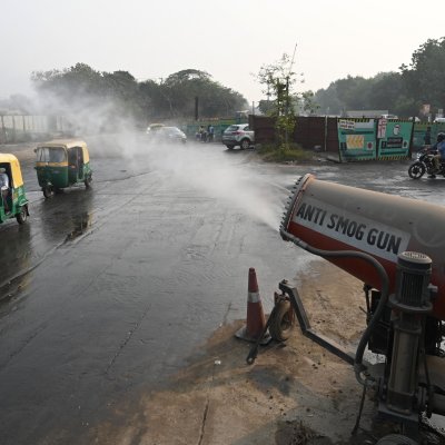 New Delhi shut down due to smog