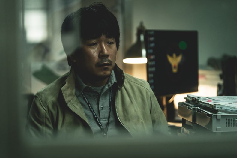 The detective in "Hellbound" on Netflix.