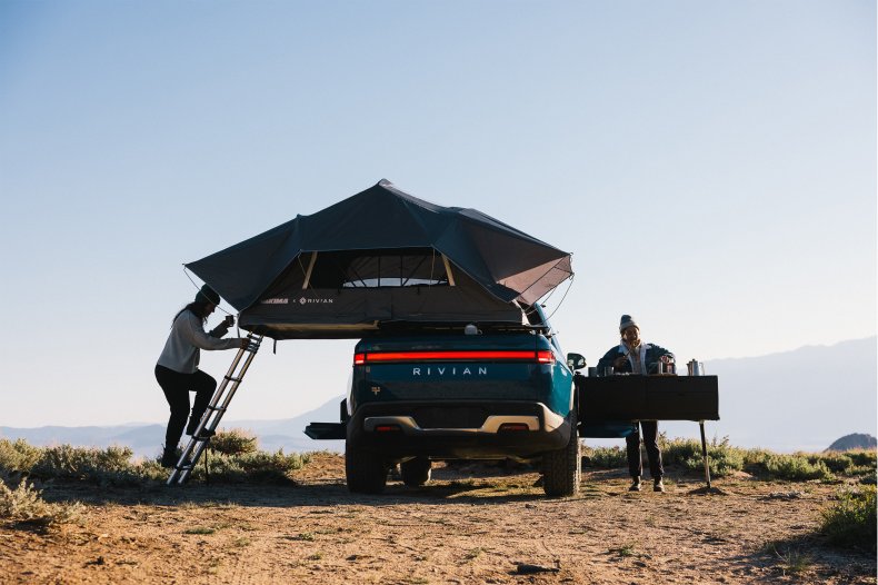 Rivian R1T tent
