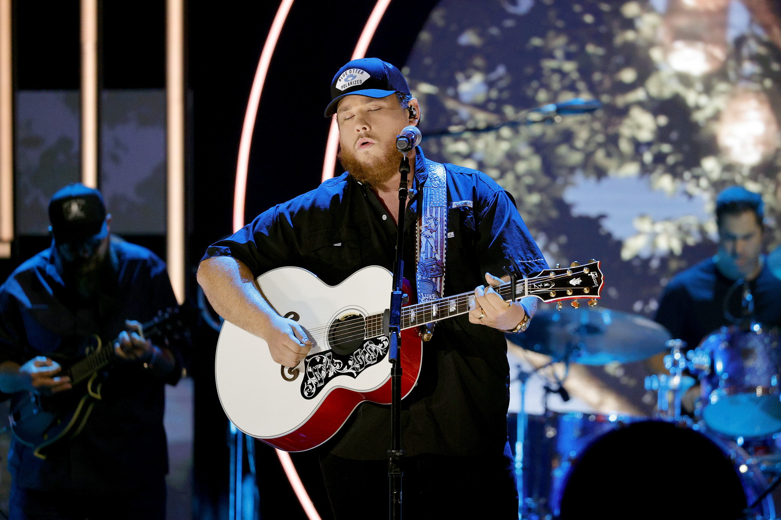 Thanksgiving NFL Halftime Performance How to Watch Luke Combs Live
