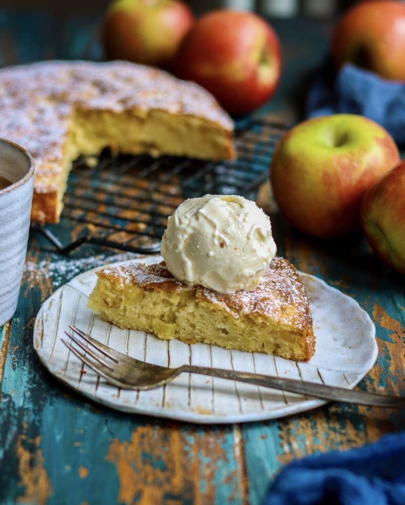 Boozy Jazz Apple & Rum Cake