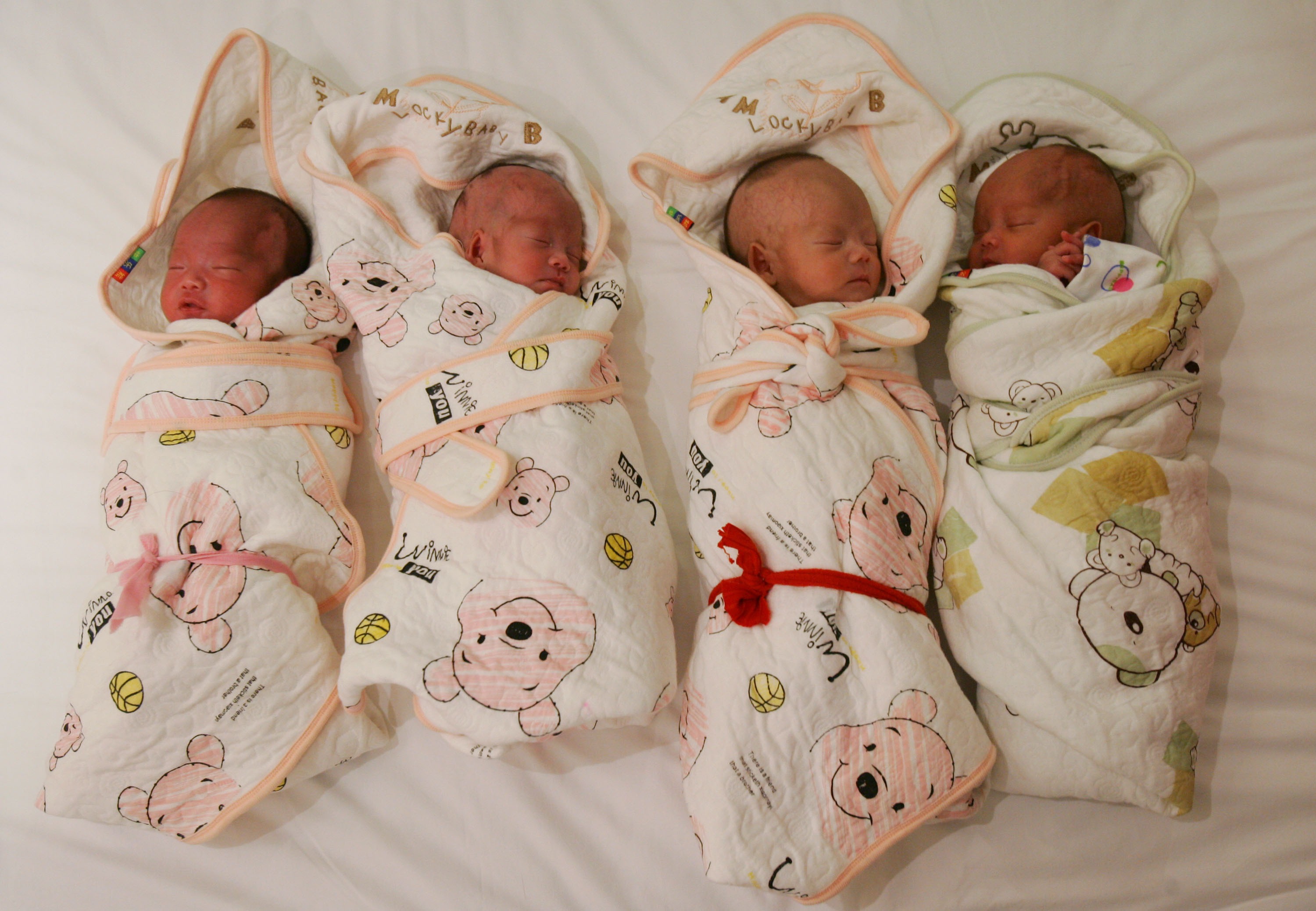 Сон пеленание. Много новорожденных. Младенец в пеленках. Запеленованный ребенок. Новорожденный ребенок в пеленке.
