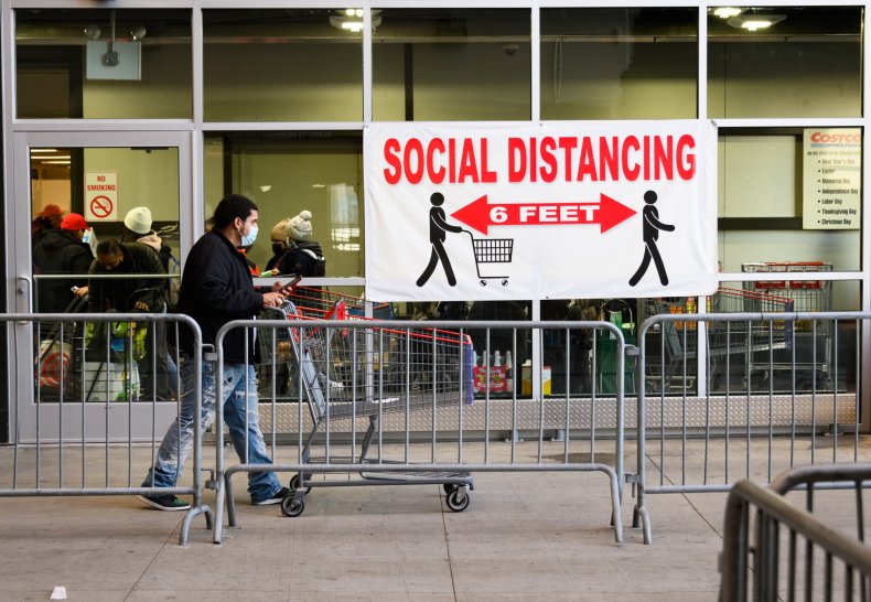 A social distancing sign at a Costco.