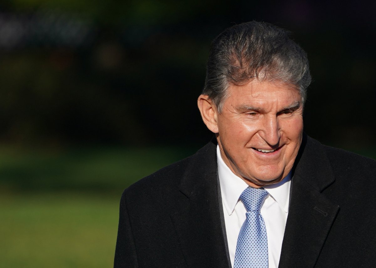 Manchin: Inflation, Omicron Are 'Cause to Pause'