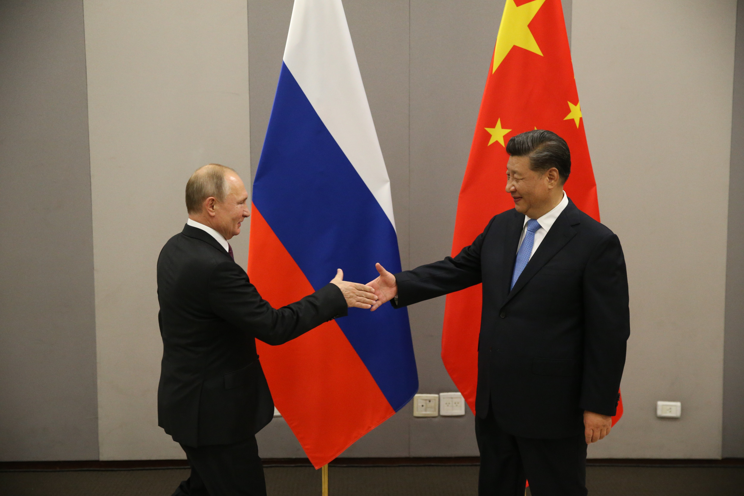 Китай готов к вмешательству если нато. Председатель КНР си Цзиньпин РФ Владимиром Путиным.
