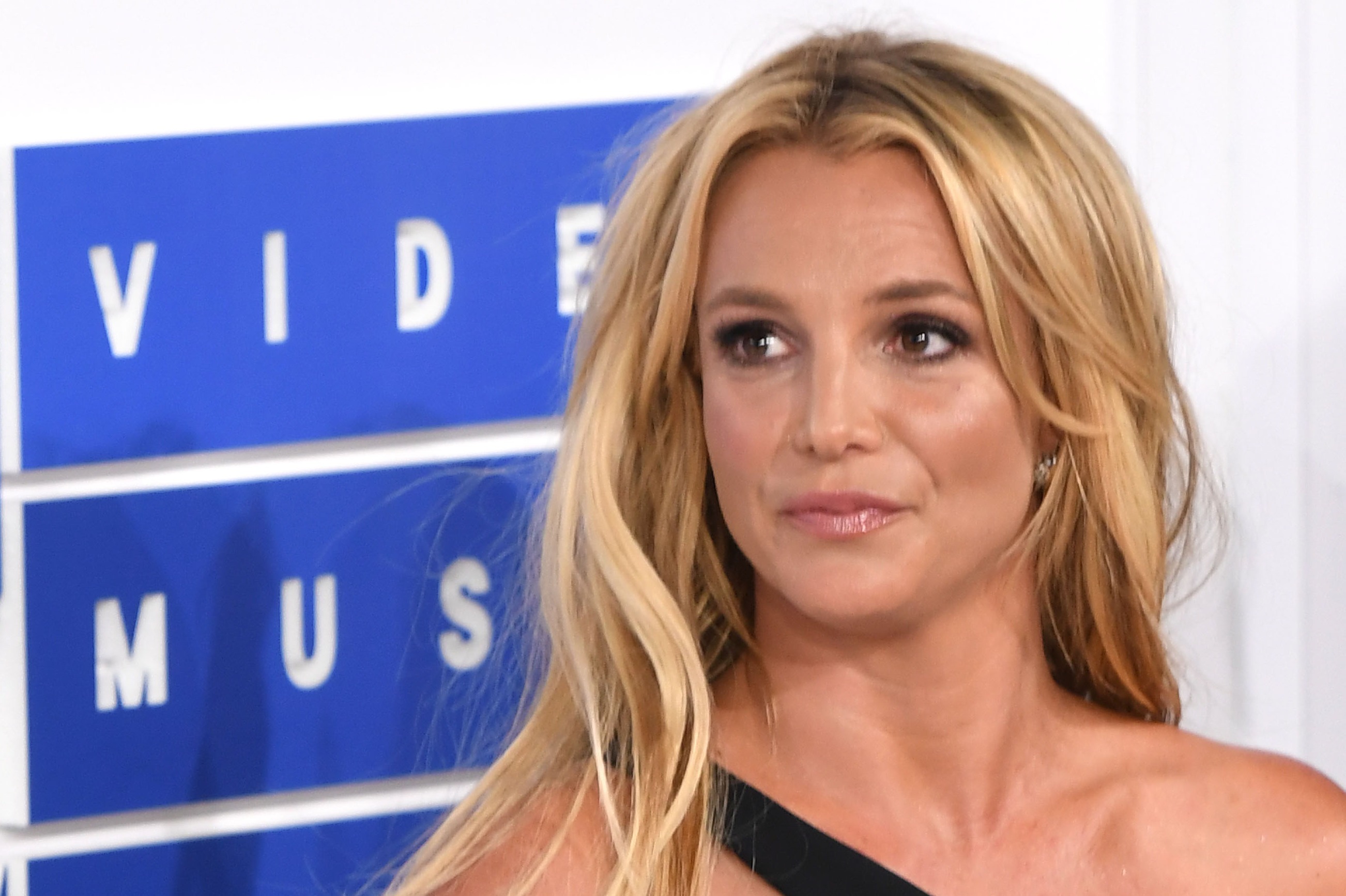 Britney Spears Says She Needs Lots Of Healing After Conservatorship Newsweek 