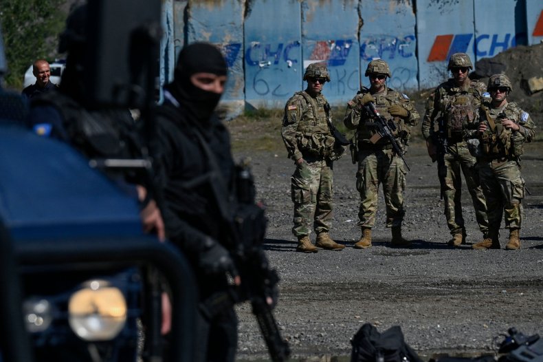 US, NATO, Kosovo forces at Serbia border