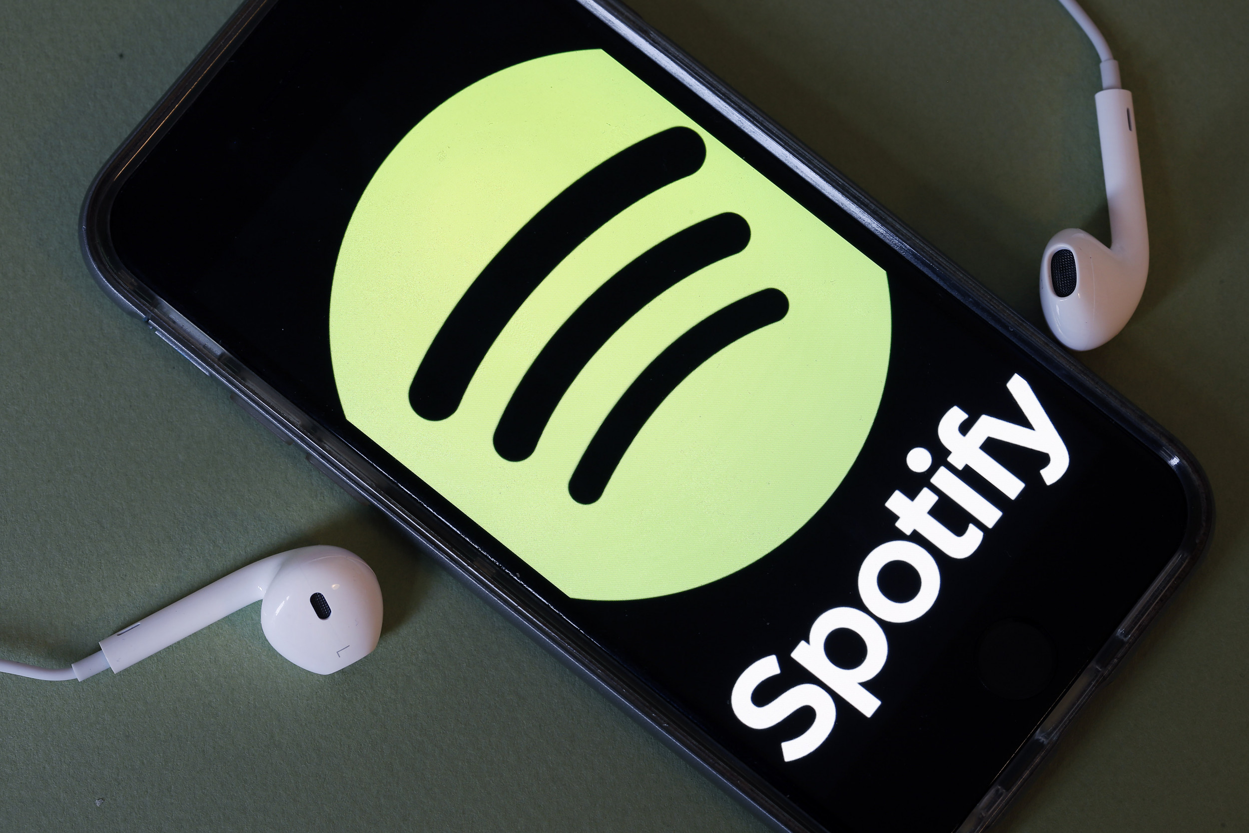 Spotify music. Spotify. Стриминговый сервис Spotify. Spotify картинки.