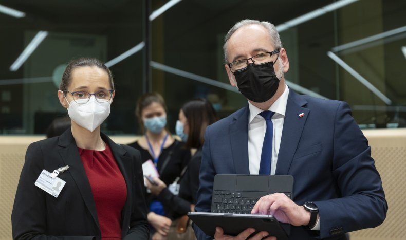 Adam Niedzielski, Poland, Vaccine Mandate