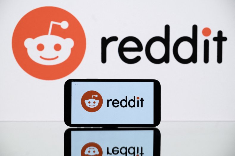 Reddit Logo on a Smartphone