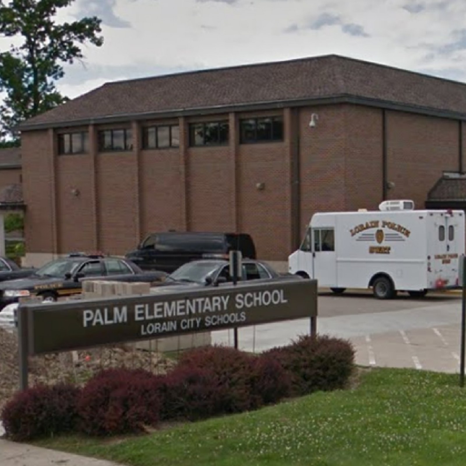Mom Alleges School Employee Made Daughter Eat Waffles Out of Garbage Can